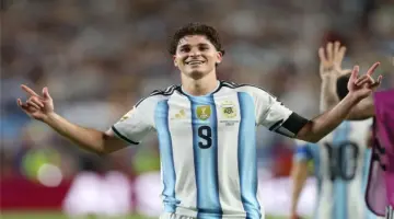 أتلتيكو مدريد يحسم موقفه من رحيل جوليان ألفاريز إلى صفوف برشلونة